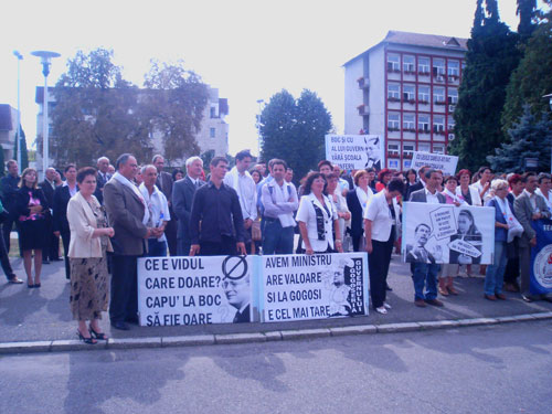 FOTO: Protest profesori Prefectura Maramures (c) eMM.ro
